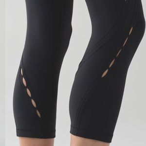 Lululemon WunderUnder “Peek”